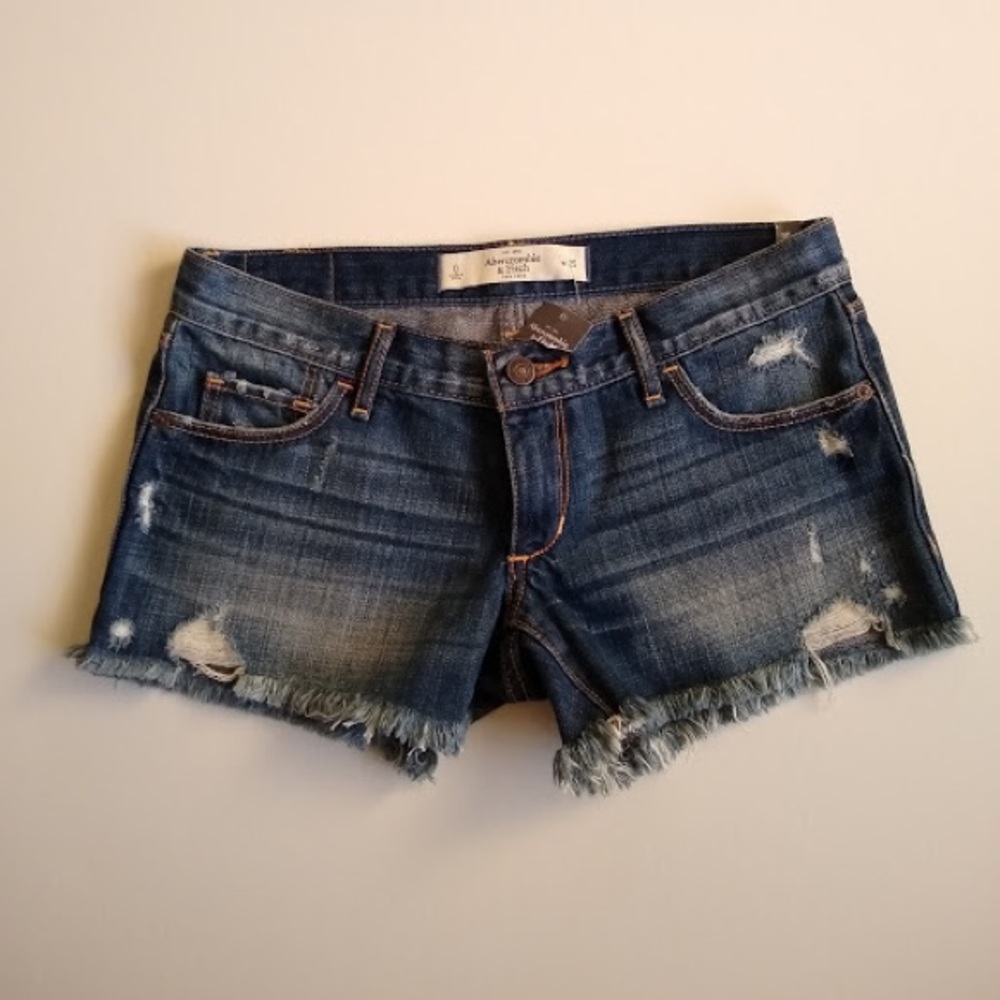 NWT ABERCROMBIE & FITCH Distressed Denim Shorts